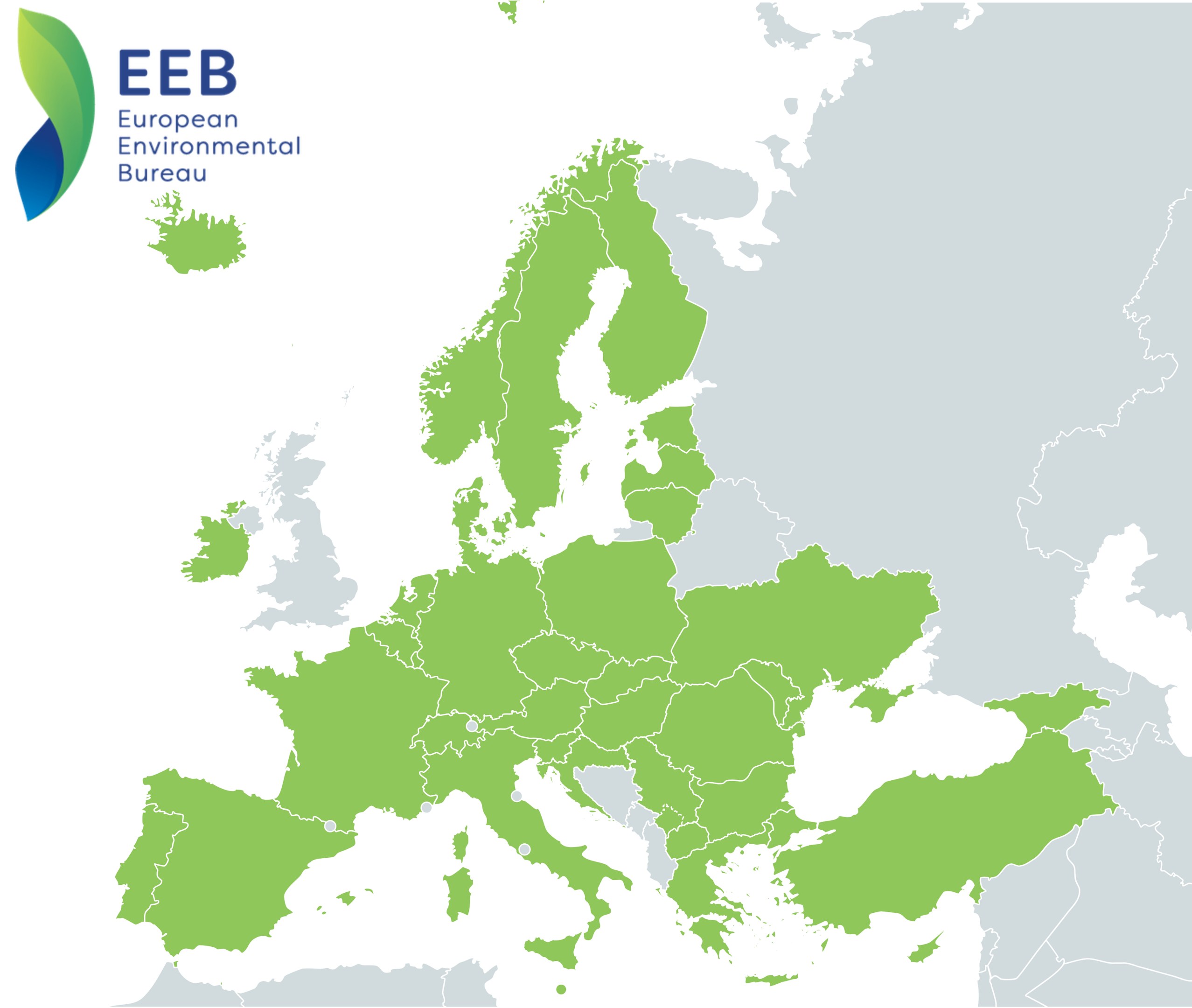 Eine Europakarte mit dem Logo des Europäischen Umweltbüros in der linken oberen Ecke, die in verschiedenen Grüntönen schattiert ist, um die EU-Regionen anzuzeigen.