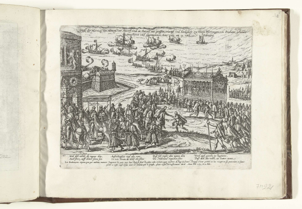 Ein offenes Buch mit einer Zeichnung einer Menge von Menschen, die sich auf einer Seite mit Text und Illustrationen unterhalten.