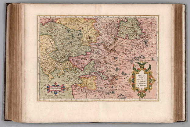 Offenes Buch mit detaillierter Karte von Deutschlands Regionen und begleitendem Text.