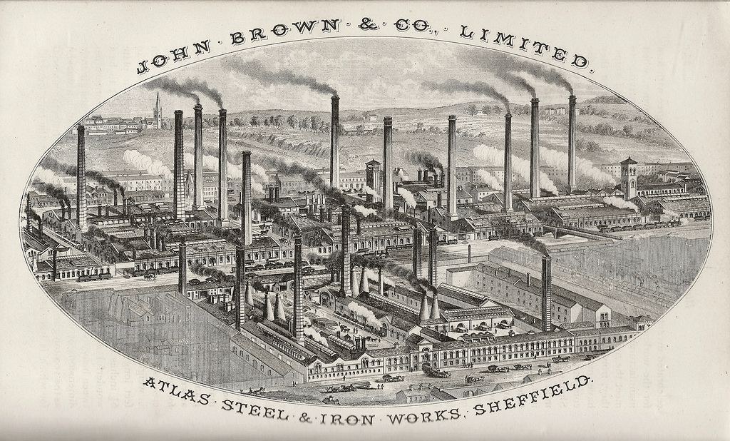 Gravur einer Fabrik mit Rauch, der aus den Schornsteinen quillt, beschriftet mit "John Brown & Co Limited, Atlas Steel & Iron Works, Sheffield", umgeben von Gebäuden und Bäumen.