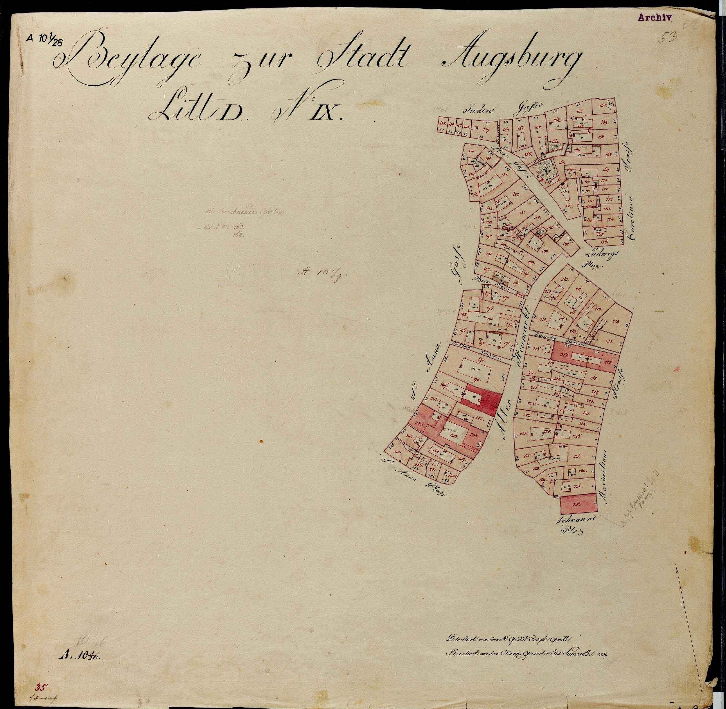 Ein altes Buch mit einer detaillierten Karte von Augsburg, die Straßen, Gebäude und Sehenswürdigkeiten zeigt, sowie begleitenden Text mit weiterer Information.