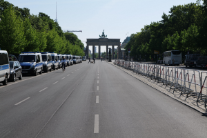 Tempoüberschreitung mit 130 km/h durch Oberasbach: Polizei stoppt BMW-Fahrer - Überraschung bei ID-Kontrolle