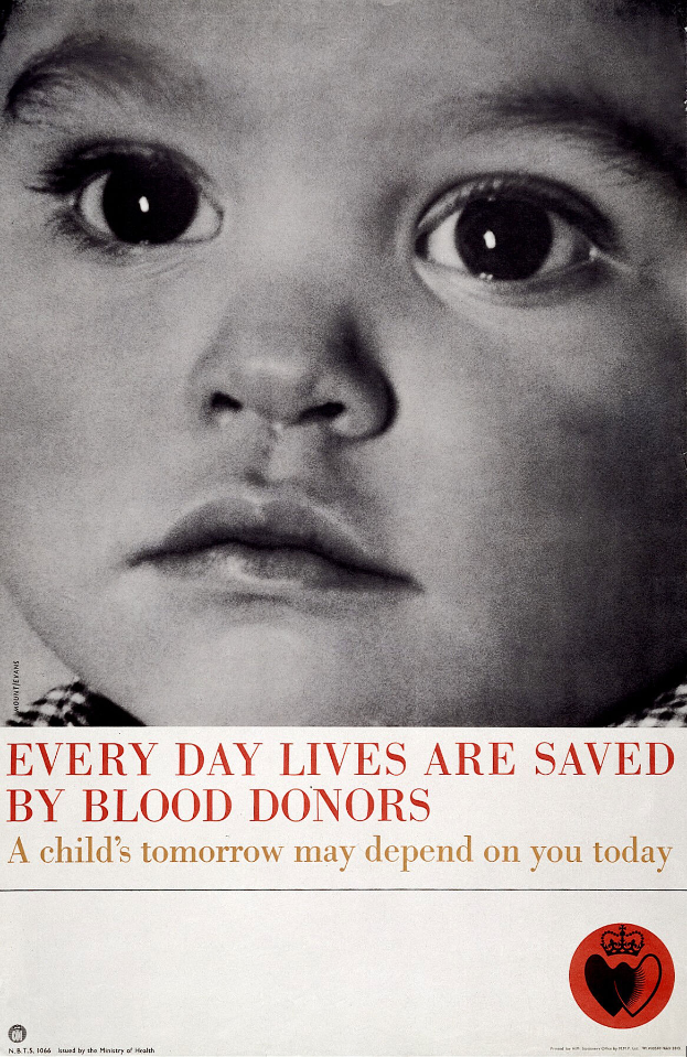 Ein Plakat mit einem ernsten Kindergesicht und der fettgedruckten Schrift 'Jeden Tag werden Leben durch Blutspender gerettet'.