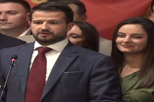 Schwarze und weiße Titelseite einer deutschen Zeitung vom 13. November 1939 mit der Schlagzeile "Weitpreubliche Zeitung" und einem Foto von Menschen in traditioneller deutscher Tracht in einer feierlichen Umgebung.